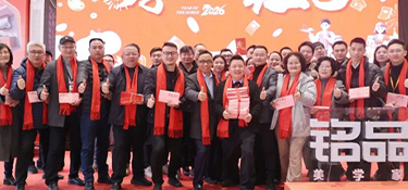 以紅包為舟，載孝心歸家|銘品裝飾“孝心紅包”感恩延續(xù)十余載
