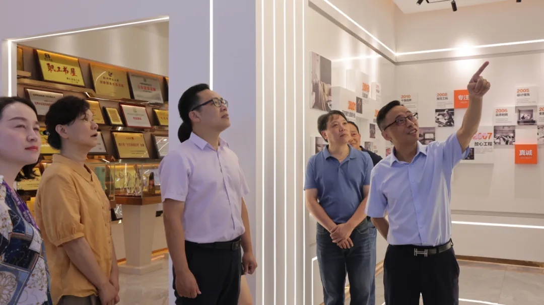 實地走訪銘品展廳，調(diào)研企業(yè)