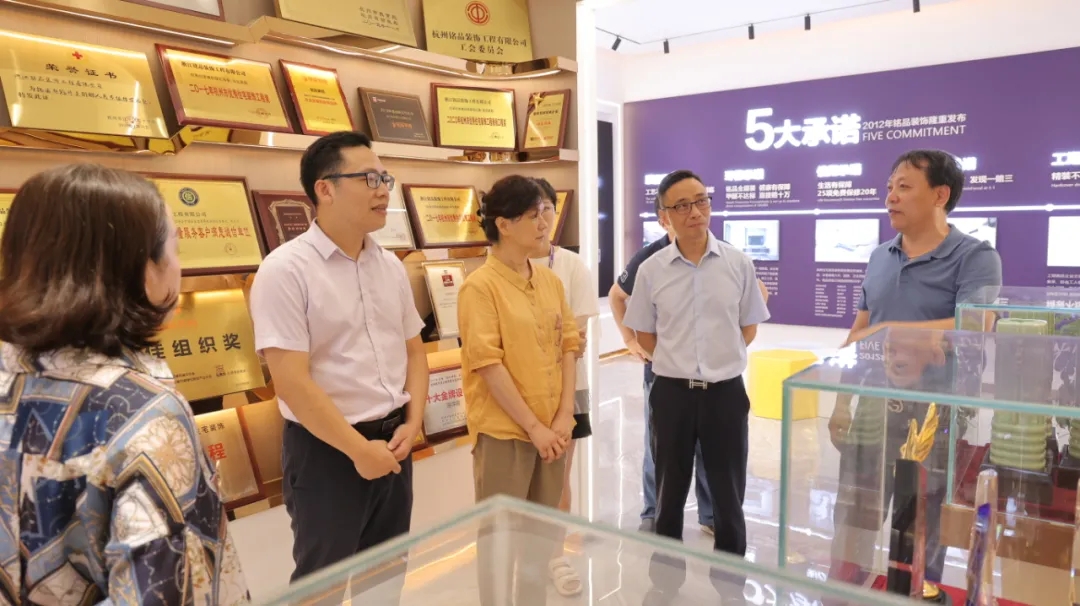實地走訪銘品展廳，調(diào)研企業(yè)