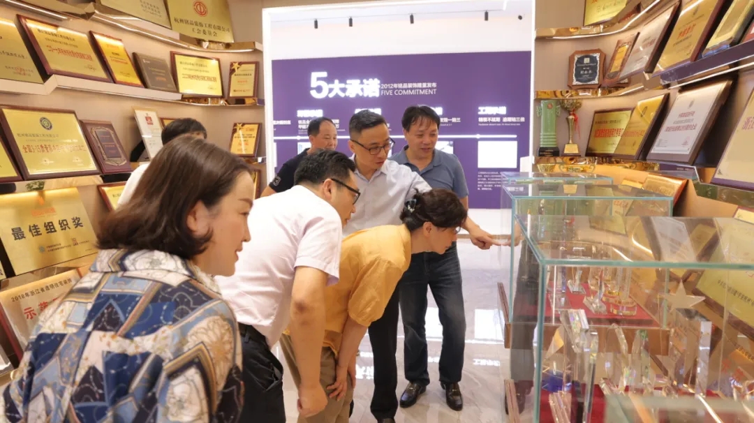 實地走訪銘品展廳，調(diào)研企業(yè)
