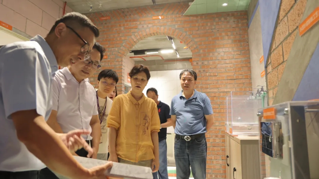 實地走訪銘品展廳，調(diào)研企業(yè)