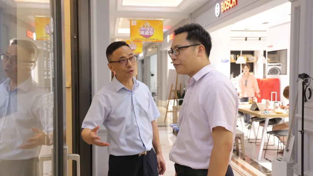 實地走訪銘品展廳，調(diào)研企業(yè)