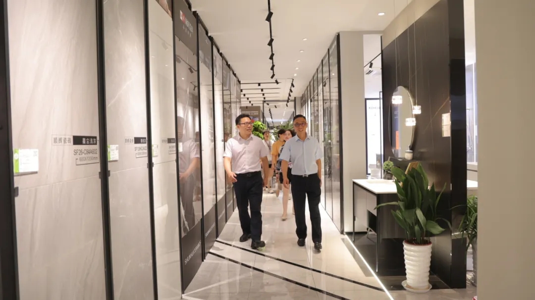 實地走訪銘品展廳，調(diào)研企業(yè)