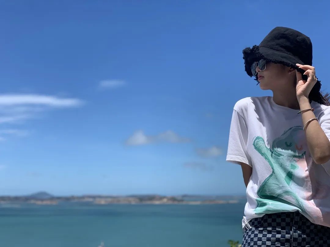 在福州的海岸上，拍下美麗的自拍，每一幀都值得留念。